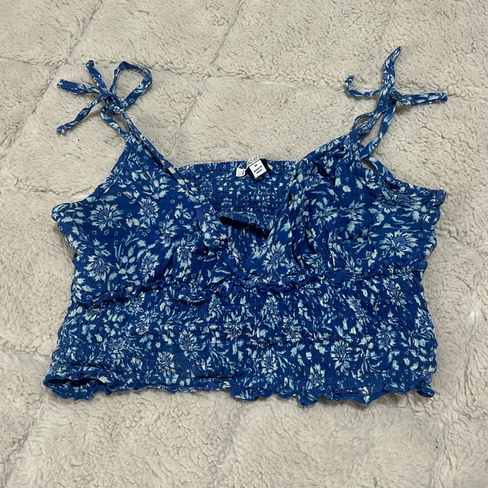 blue crop flower shirt